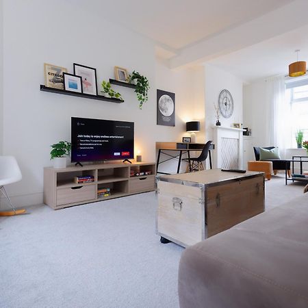 Stayright 3 Bed Home Near Hiking Trails & Parks Llwynypia Ngoại thất bức ảnh