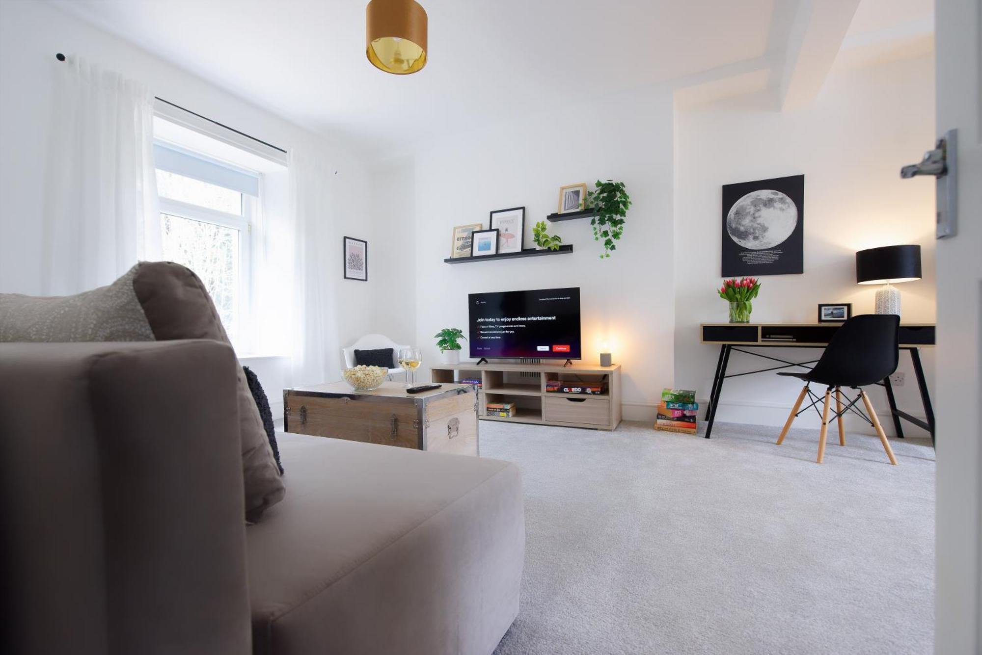 Stayright 3 Bed Home Near Hiking Trails & Parks Llwynypia Ngoại thất bức ảnh